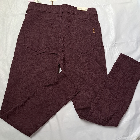 Vintage America Wonderland Skinny Jean - Picture 10 of 12